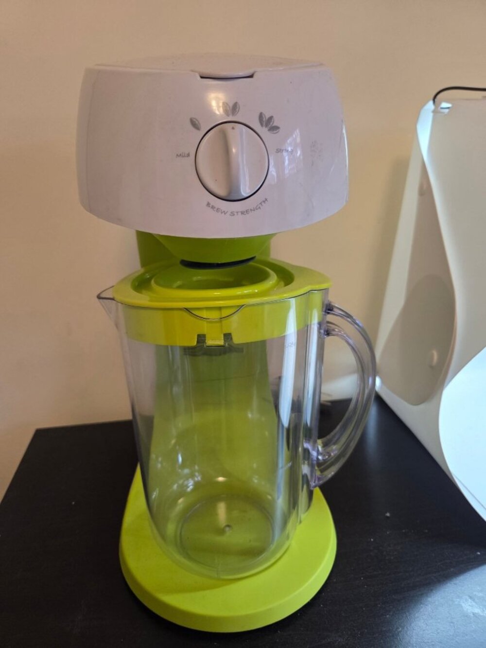 West Bend Iced Tea Maker 68305T & Pitcher Removable Filter Basket 2.75 Quart